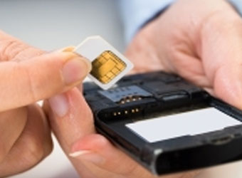 Ajoutez votre nouvelle carte SIM dans votre téléphone mobile